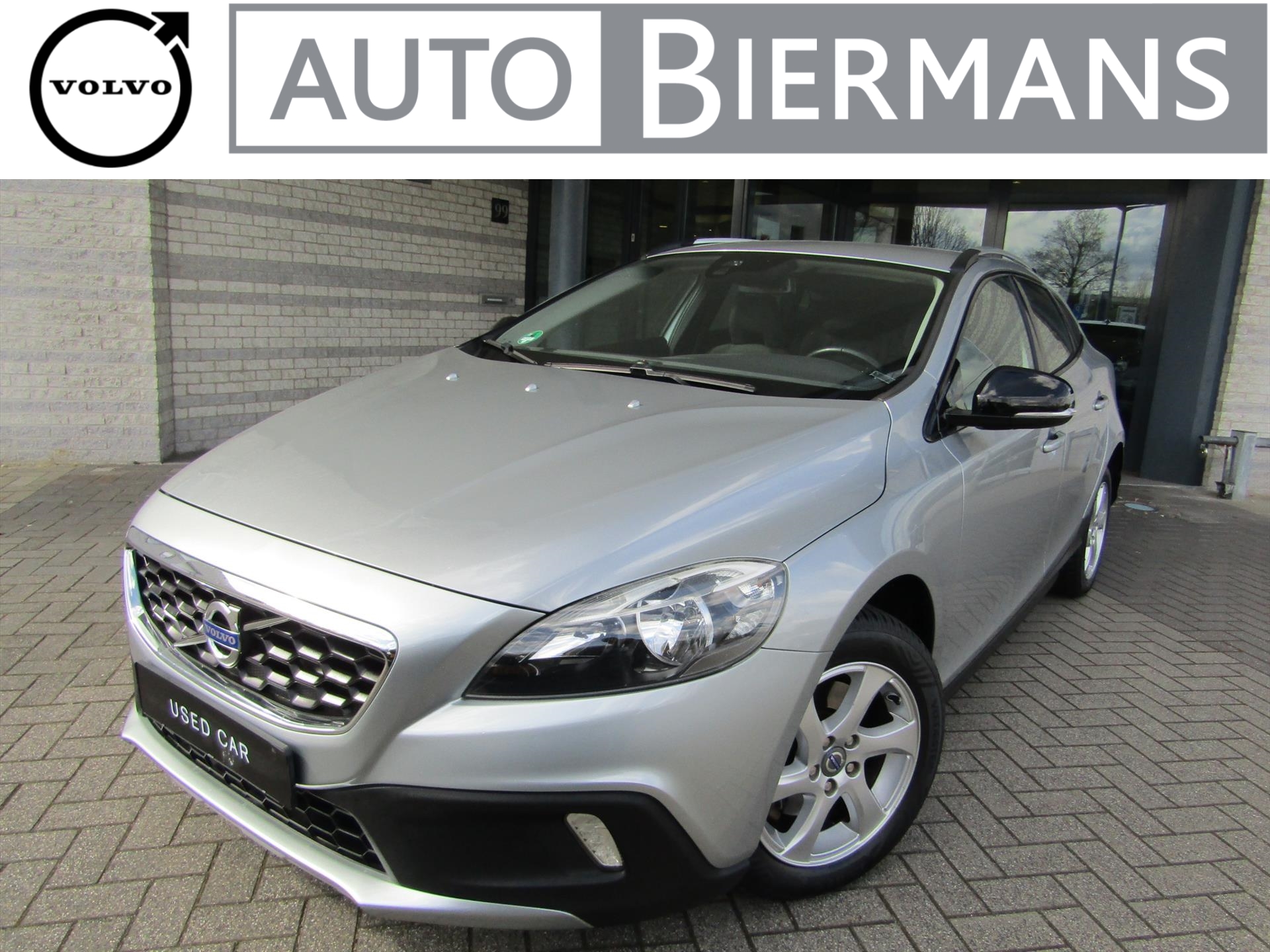 Volvo V40 Cross Country 1.6 T4 180PK Powershift Momentum | Bus. Pack Pro | Trekh. | El.verst. stoelen